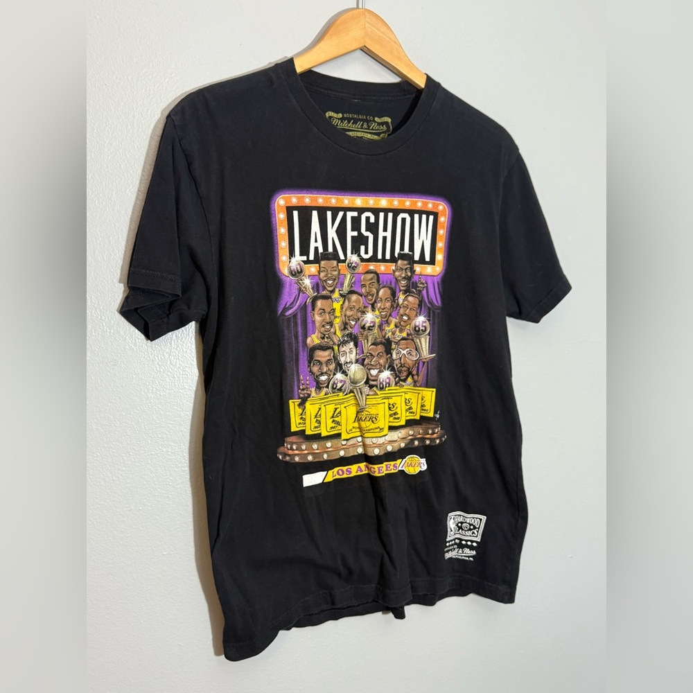 Mitchell & Ness NBA Los Angeles Lakers Lakeshow Graphic Cartoon Tee | Medium - Picture 2 of 5